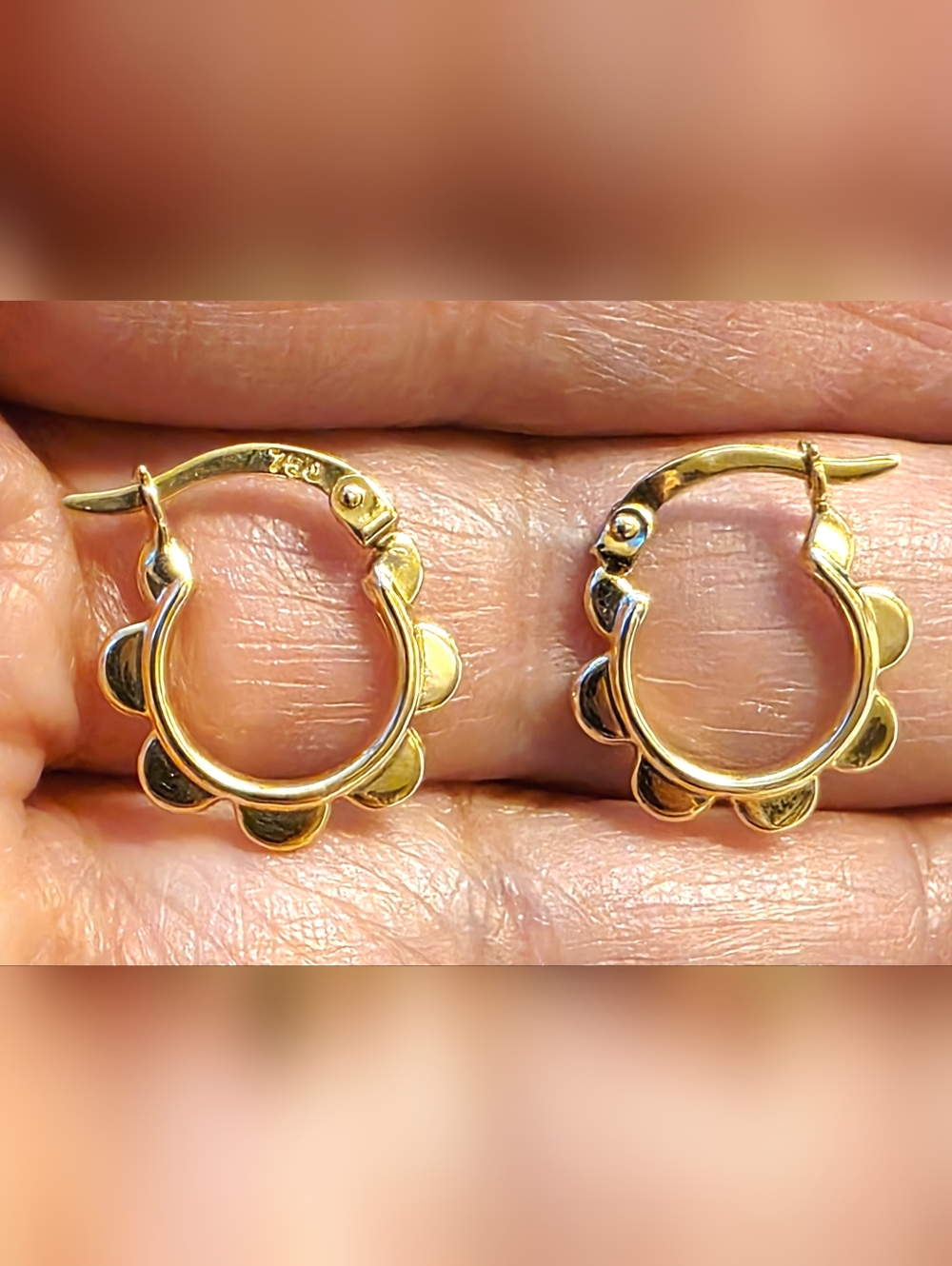 💛18k 2 Tone Gold Flower Hoop Earrings